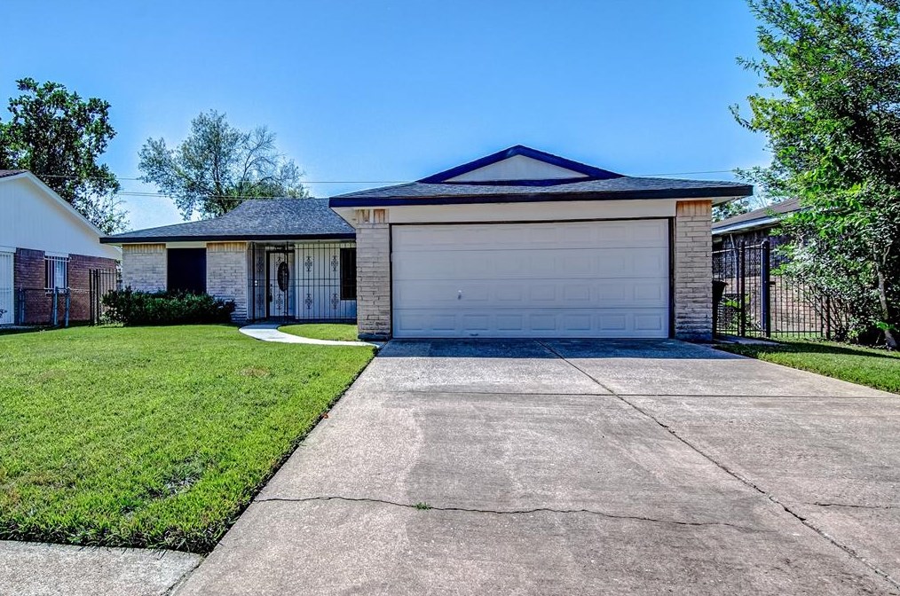 5031 Pr Rdg Rd, Houston TX  77053-4433 exterior