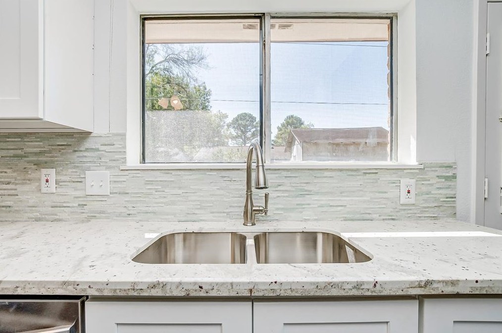 5031 Pr Rdg Rd, Houston TX  77053-4433 exterior