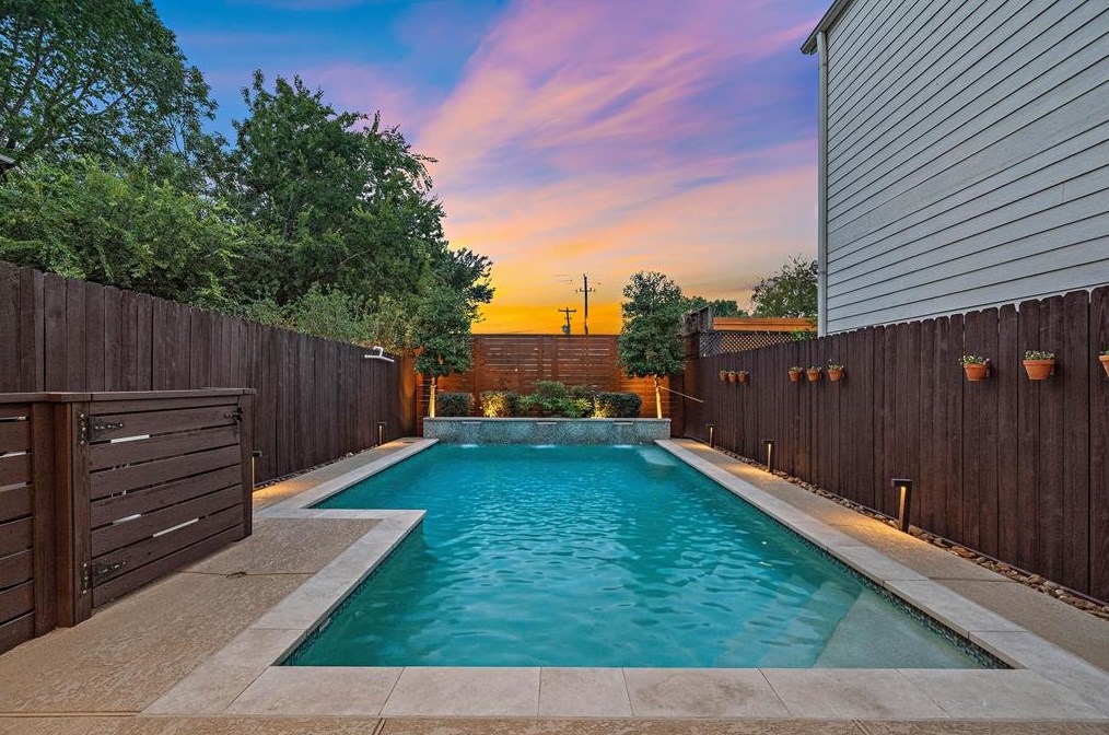 5227 Nett St, Houston, TX 77007-3241