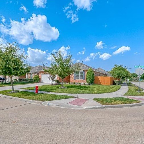 1547 Tuscan Village Dr, League City, TX 77573