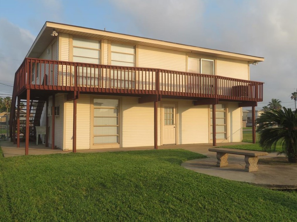 60 Tarpon St, Hitchcock, TX 77563