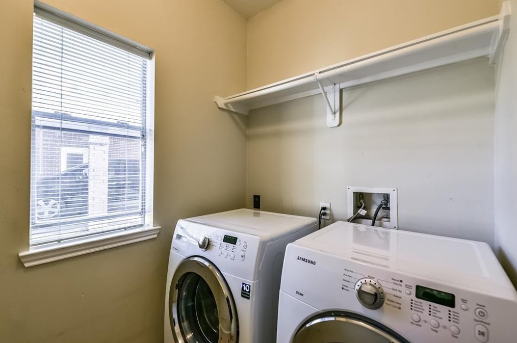 16647 Broadoak Grv Ln, Sugar Land TX  77498-7171 exterior