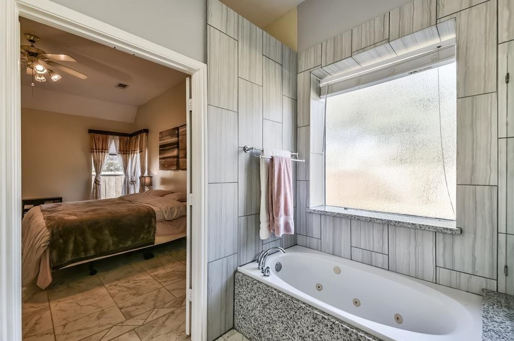 16647 Broadoak Grv Ln, Sugar Land TX  77498-7171 exterior