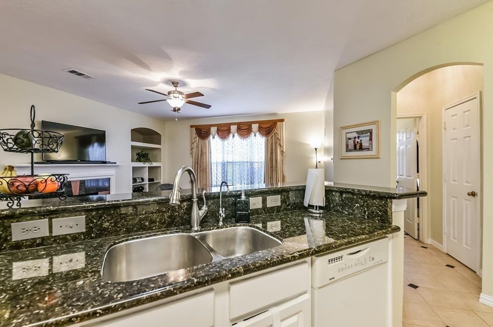 16647 Broadoak Grv Ln, Sugar Land TX  77498-7171 exterior