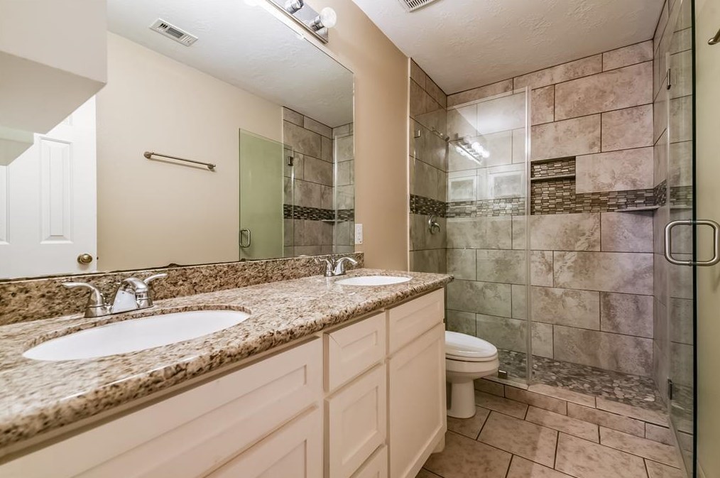 16647 Broadoak Grv Ln, Sugar Land TX  77498-7171 exterior