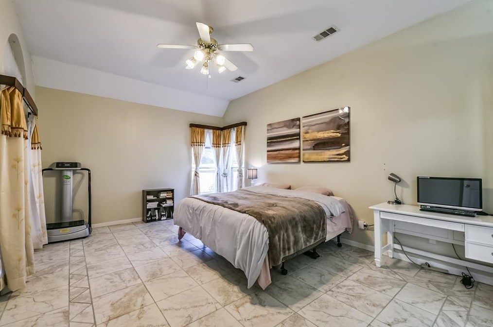 16647 Broadoak Grv Ln, Sugar Land TX  77498-7171 exterior