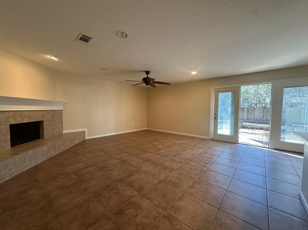 11 Still Glen Ct, Spring, TX 77381