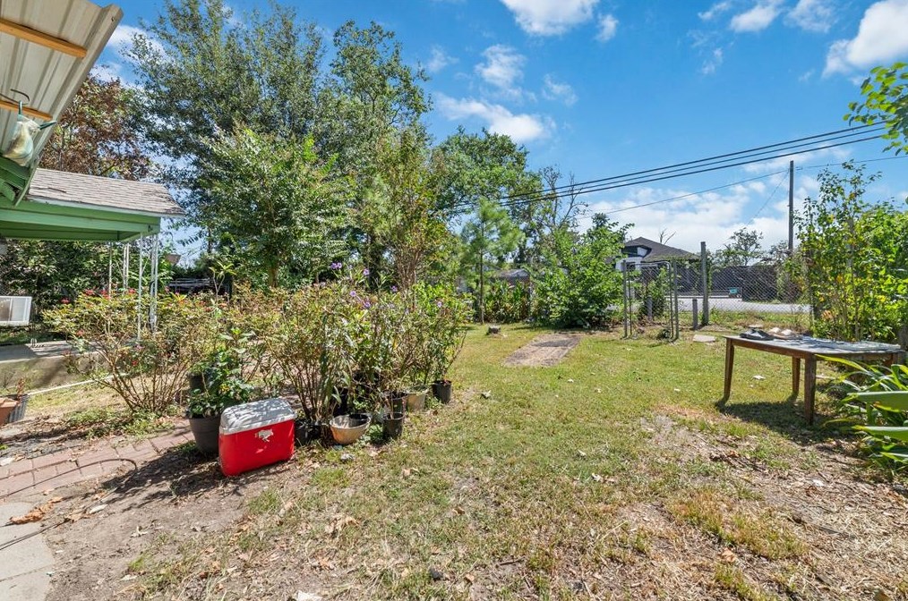 2003 Turner Dr, Houston TX  77093-6201 exterior