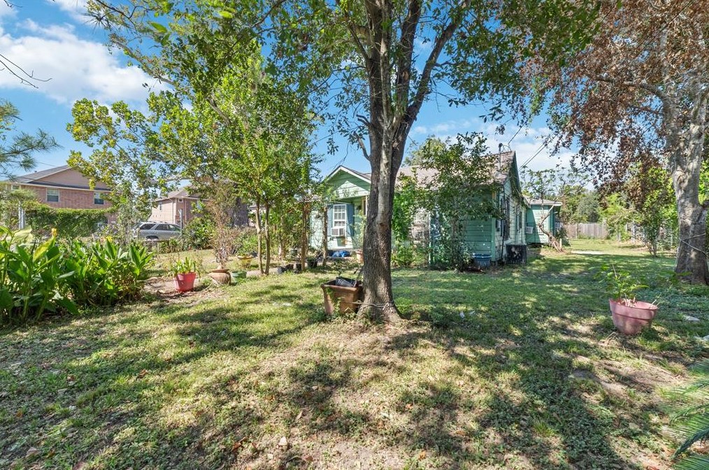 2003 Turner Dr, Houston TX  77093-6201 exterior