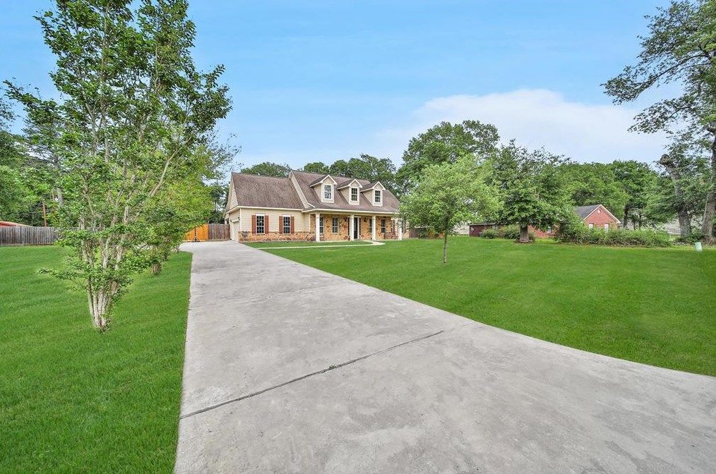 22040 Robins Rd, Hockley, TX 77447-8791