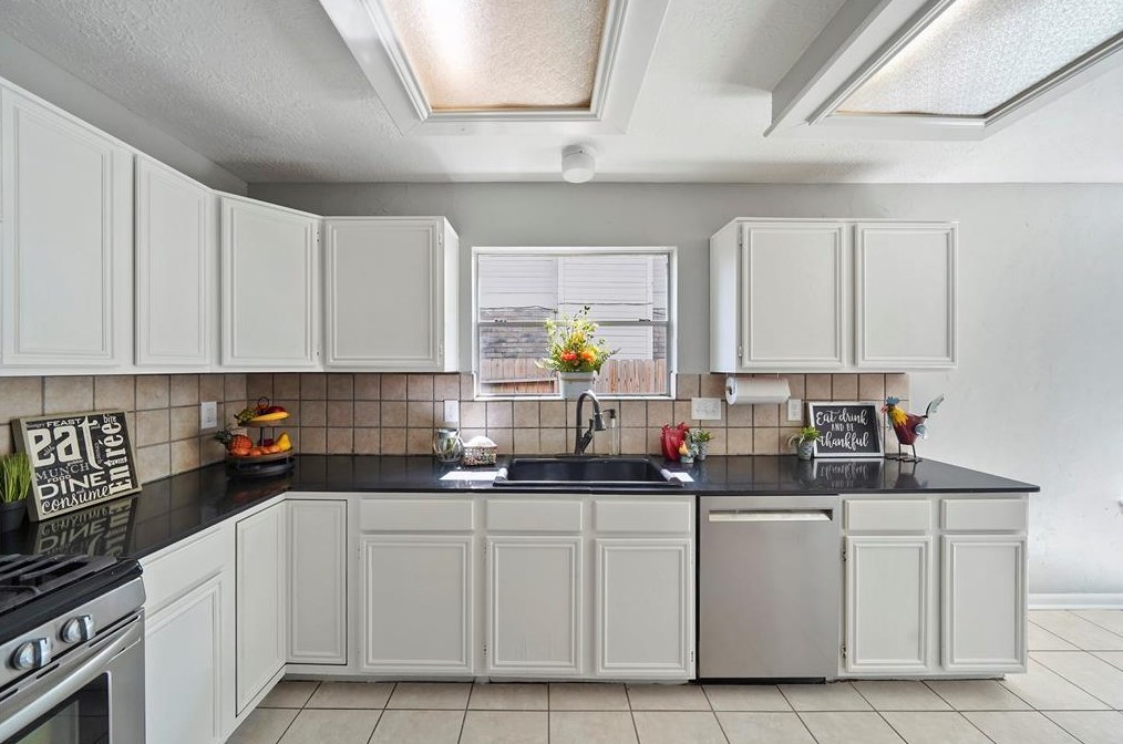 10127 Red Wolf Ln, Houston TX 77064-5457 exterior