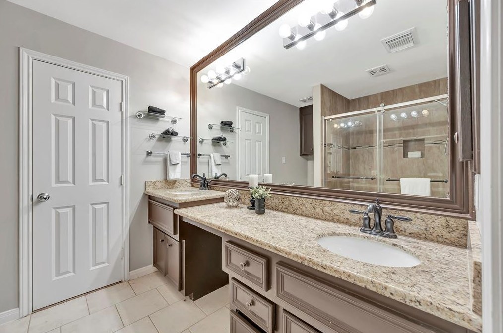726 Memorial Heights Dr, Houston TX  77007-7058 exterior