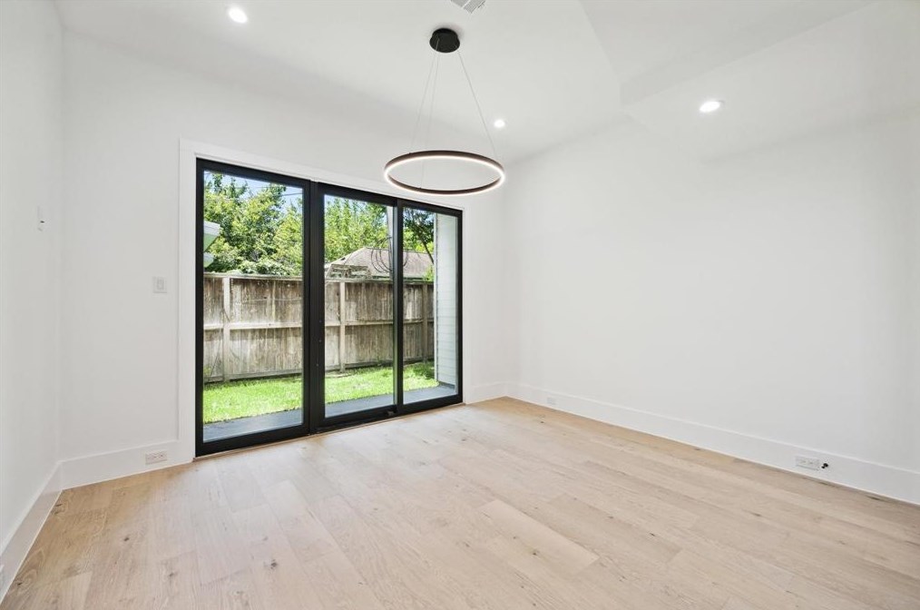 207 10 1/2, Houston TX 77008-7198 exterior