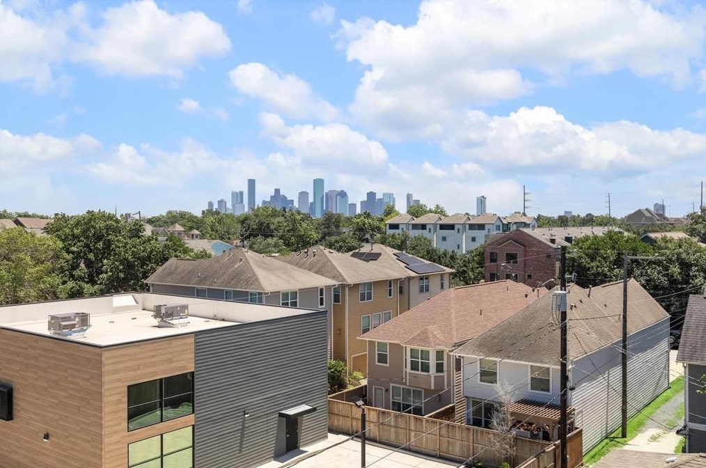 207 10 1/2, Houston TX 77008-7198 exterior