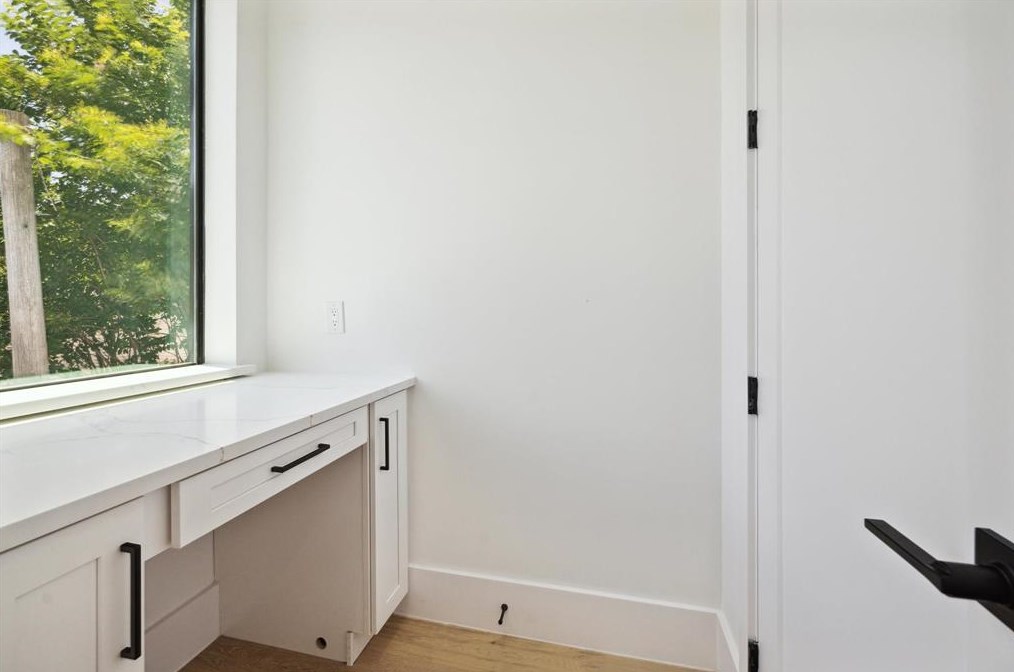 207 10 1/2, Houston TX 77008-7198 exterior