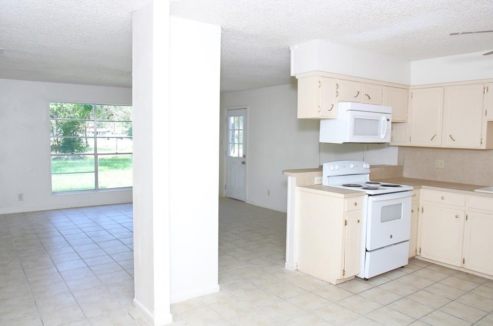 1131 Gifford Rd, Angleton, TX 77515