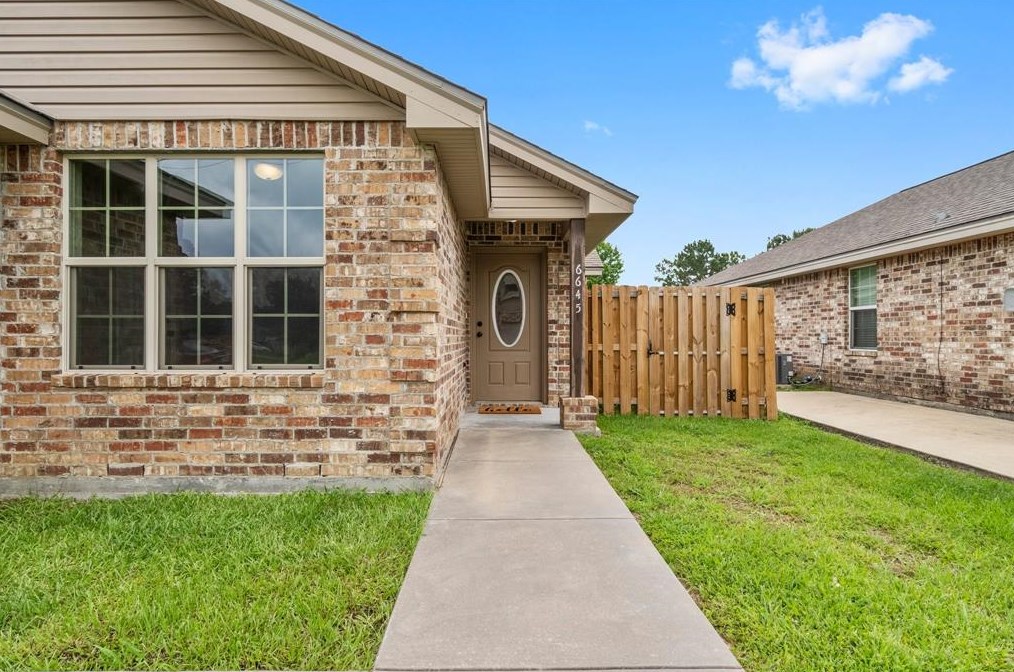 6645 Palace Dr, Beaumont, TX 77657-8261