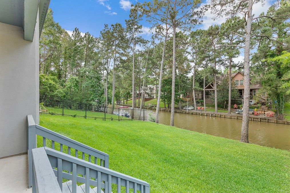 8610 Cross Country Dr, Humble TX 77346-6115 exterior