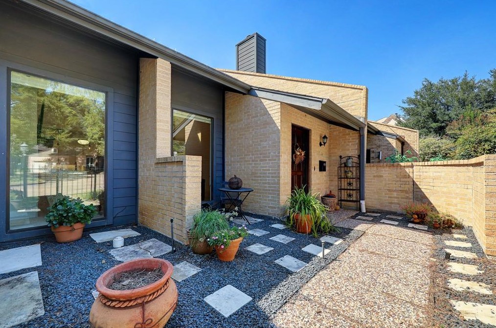 9664 Longmont Dr, Houston, TX 77063-1029