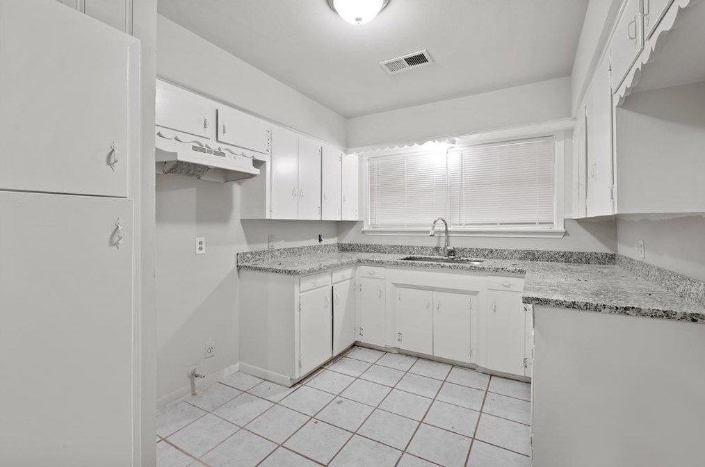 7634 Wilmerdean St, Houston, TX 77061
