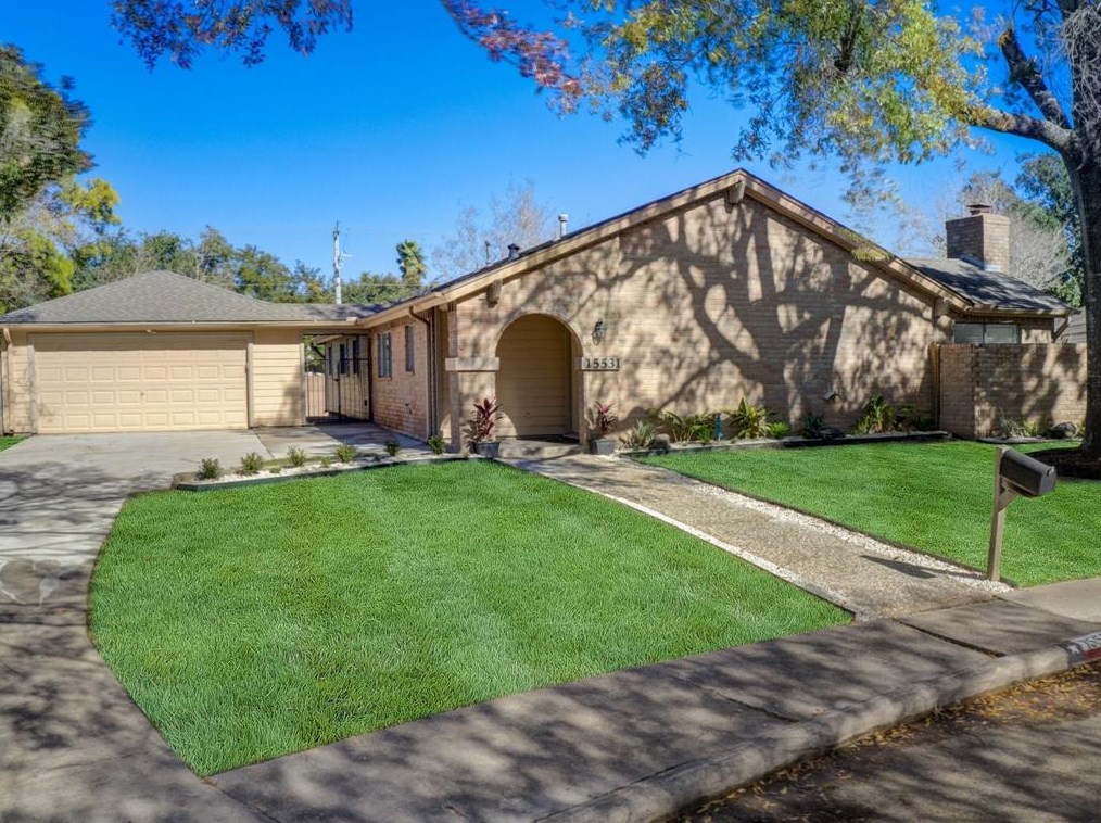 15531 Pleasant Valley Rd, Houston, TX 77062-3609