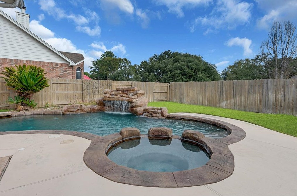 3823 Key Hollow Way, Spring TX  77388-5348 exterior