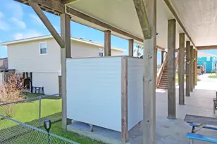 942 Meynig Dr, Crystal Beach, TX 77650 - Photo 12