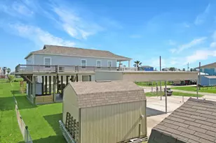 942 Meynig Dr, Crystal Beach, TX 77650 - Photo 6