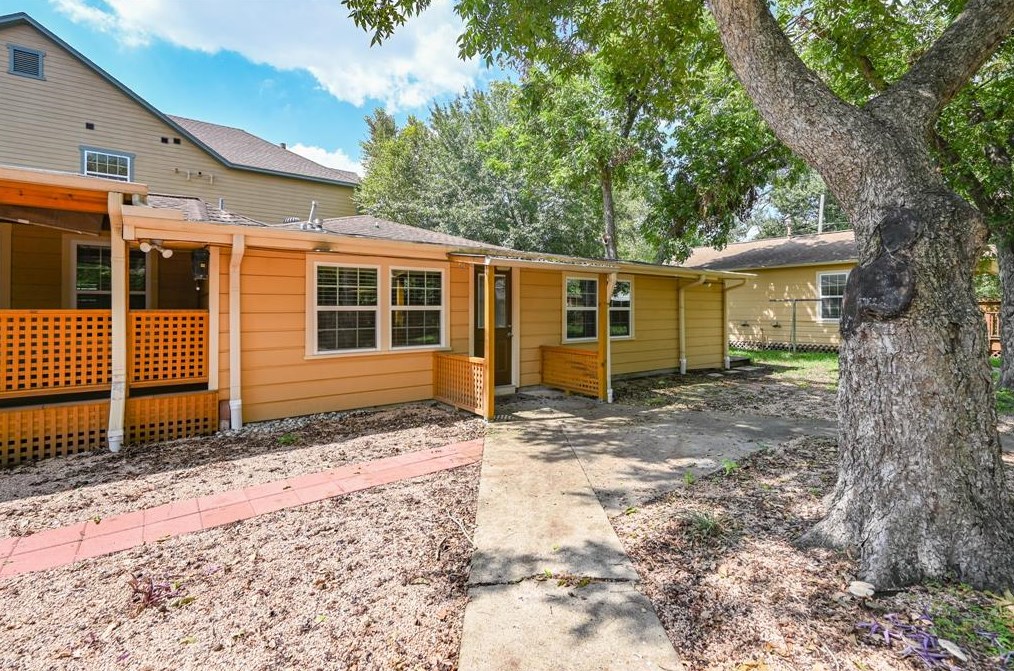 2007 14th St, Houston TX  77008-3411 exterior