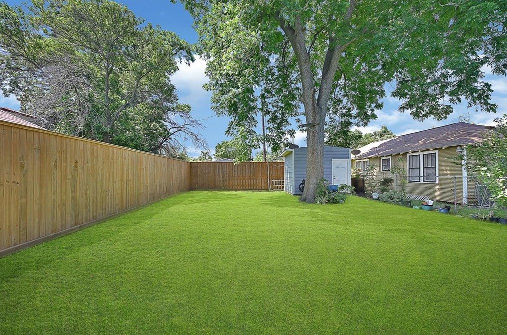 218 33 St, Houston TX  77022-5102 exterior