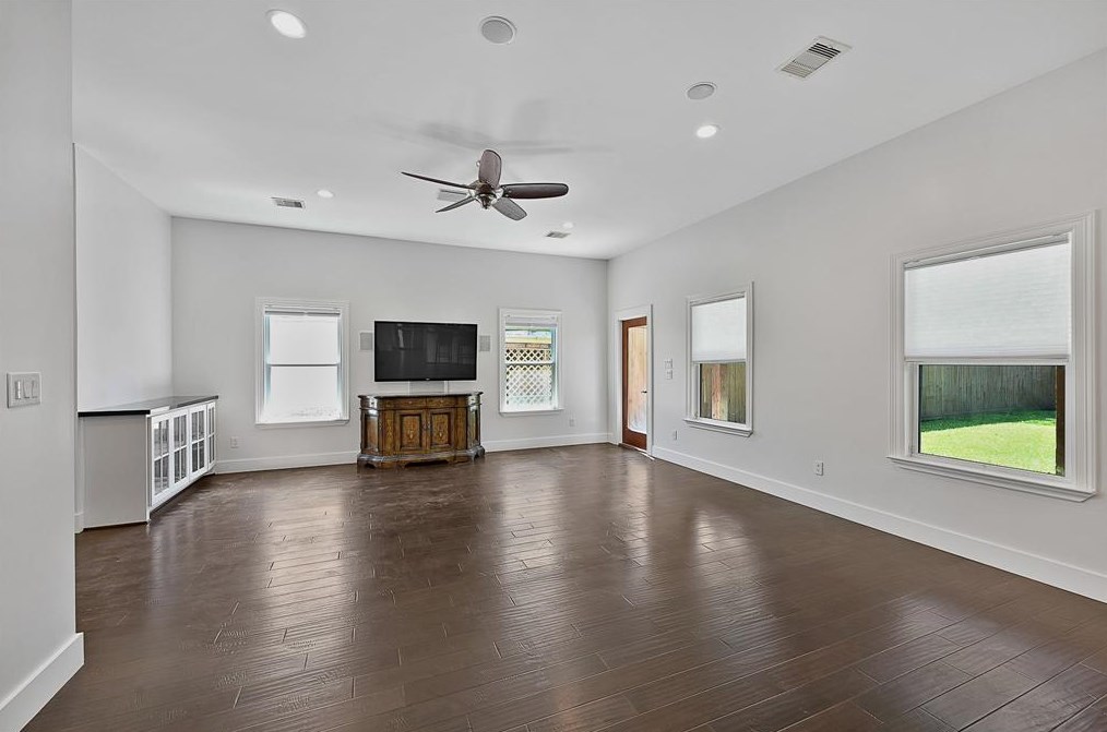 218 33 St, Houston TX  77022-5102 exterior