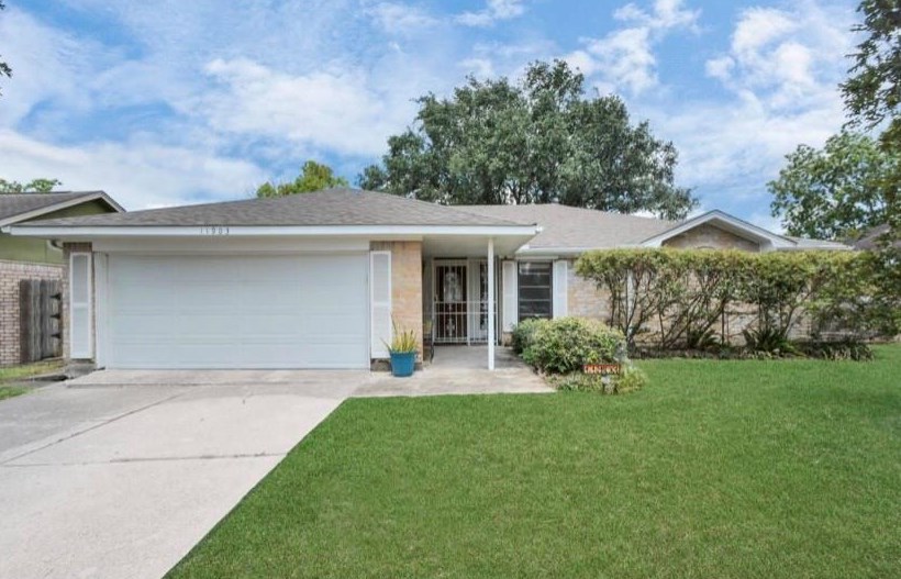 11903 Kirkbriar Dr, Houston, TX 77089-3211