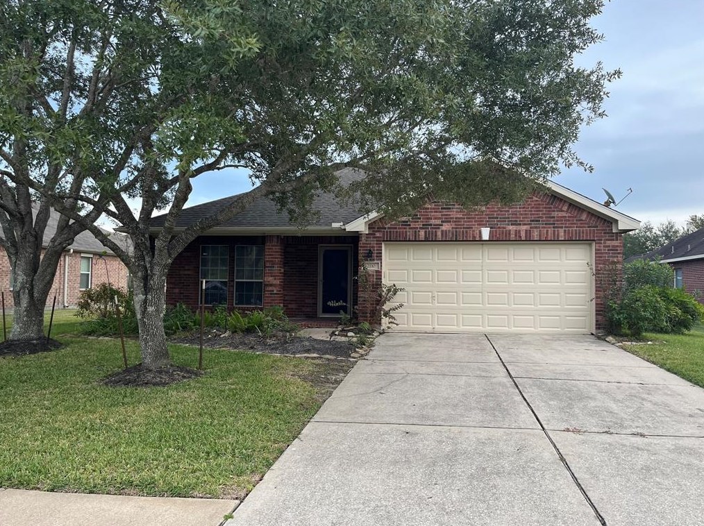 2110 Goldfinch Ln, League City, TX 77573