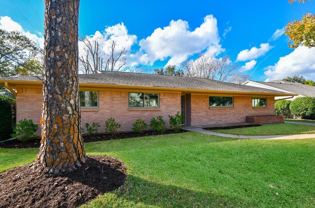 8106 Mullins Dr, Houston, TX 77081
