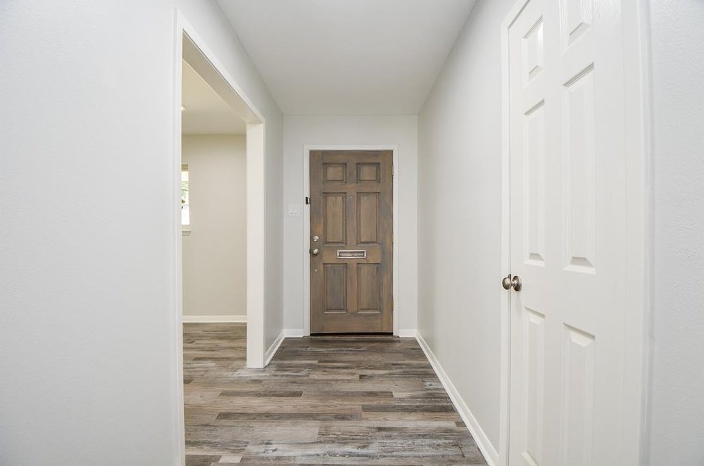 8106 Mullins Dr, Houston TX  77081-7416 exterior