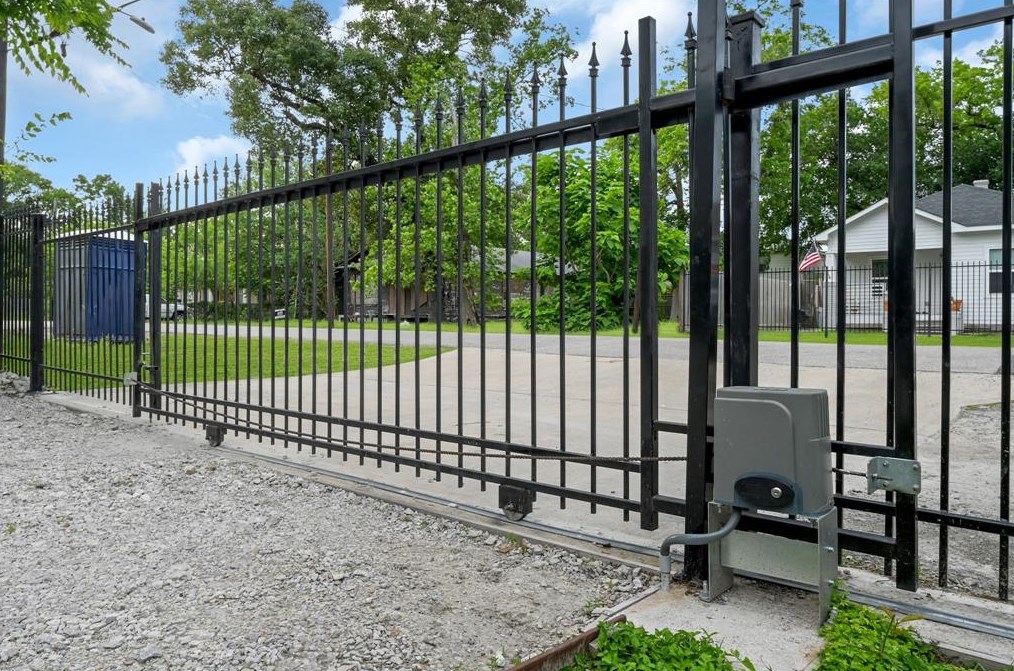 128 Amundsen St, Houston TX  77009-3203 exterior