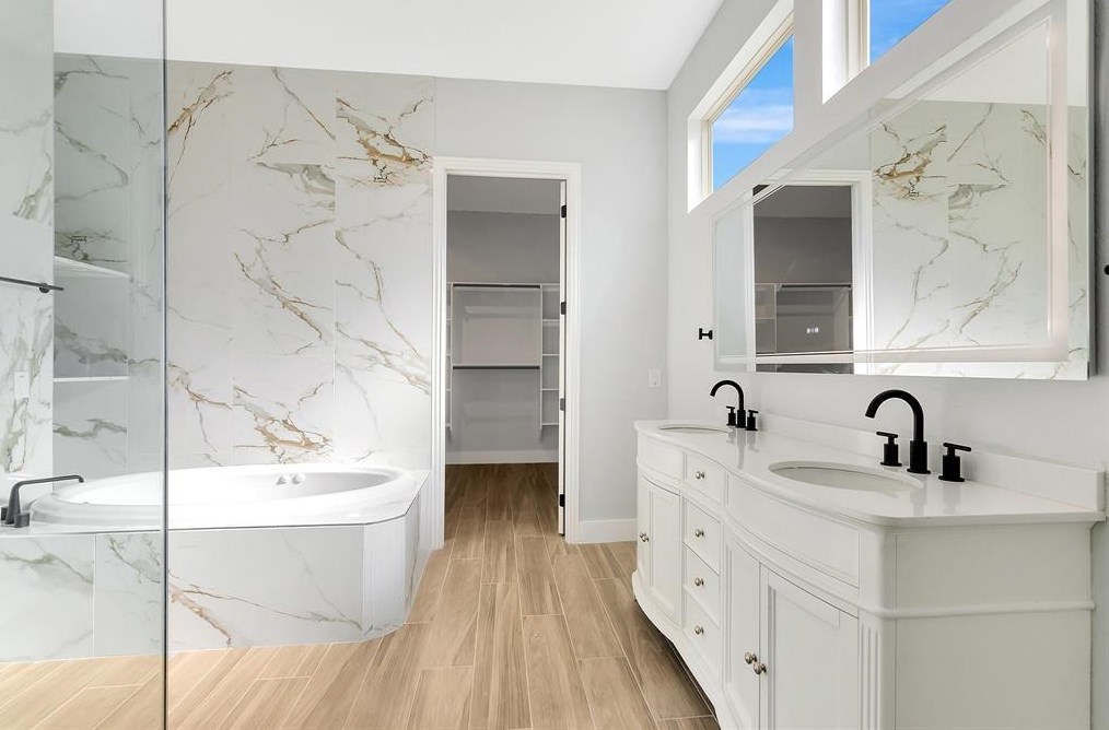 7007 Longmire Cir, Conroe, TX 77304-1084