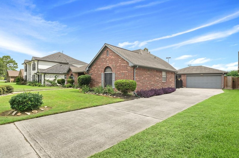 2011 Fairwood St, Pearland, TX 77581-6443