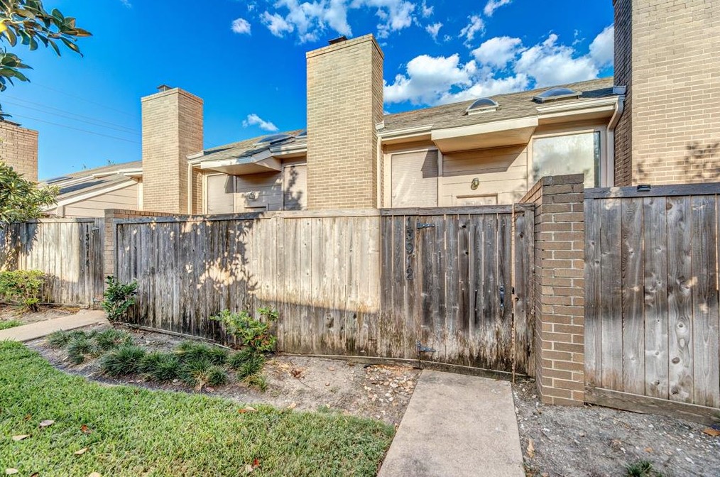 13912 Hollowgreen Dr, Houston, TX 77082-1862
