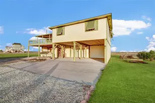 221 Flamingo Dr, Anahuac, TX 77514 - Photo 4