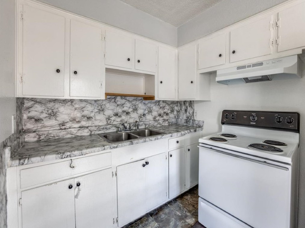 1711 Wichita St, Houston TX  77004-5950 exterior