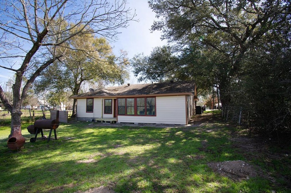 518 S Masonic St, Bellvue, TX 77418