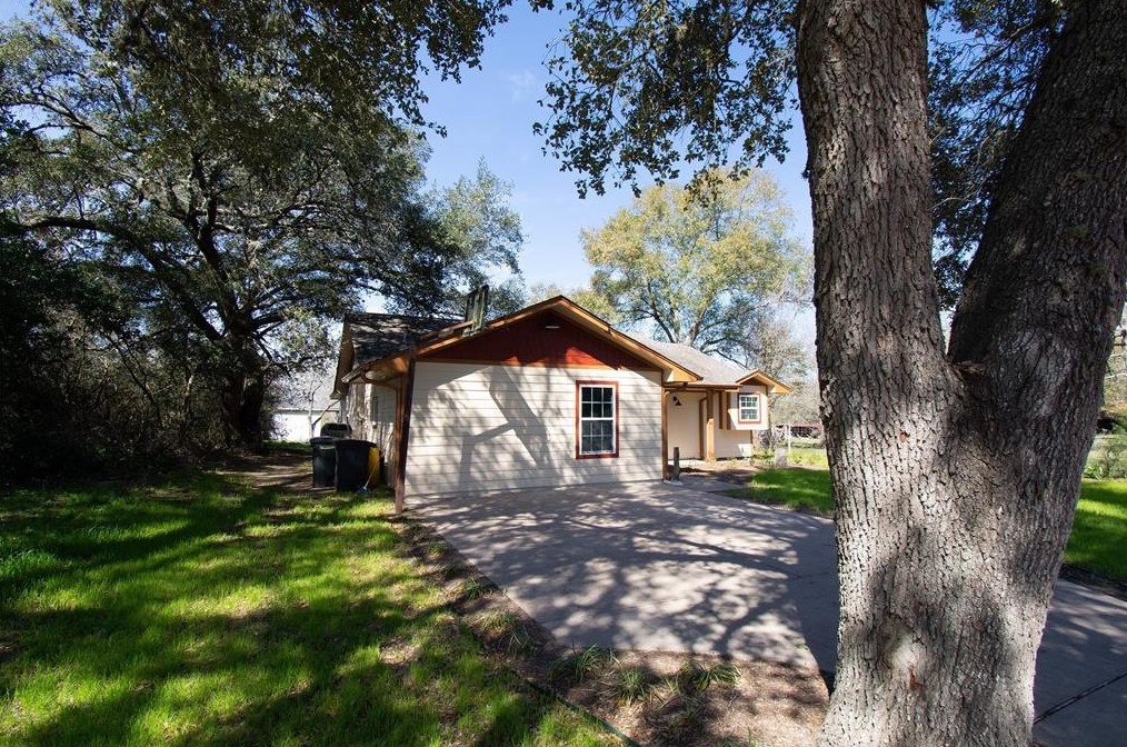 518 Masonic St, Bellvue TX  77418-2520 exterior