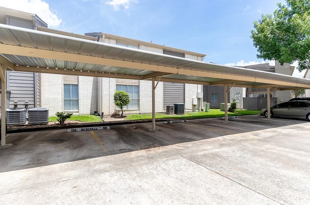1900 Bay Area Blvd, Houston TX  77058-2109 exterior