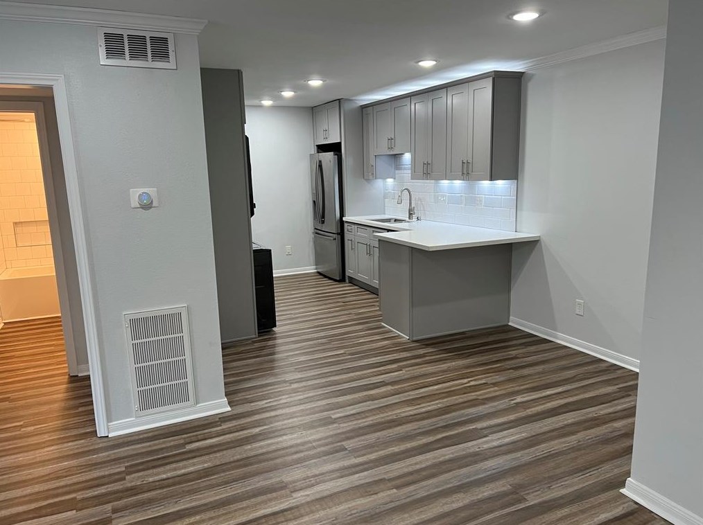 505 Westcott St Apt 210, Houston, TX 77007