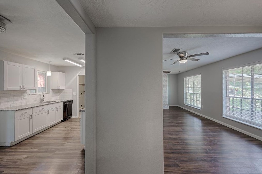 9243 Colendale Dr, Houston TX  77037-2221 exterior