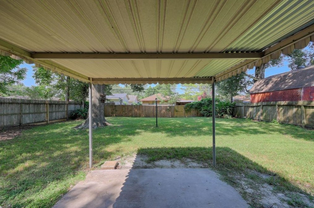 9243 Colendale Dr, Houston TX  77037-2221 exterior