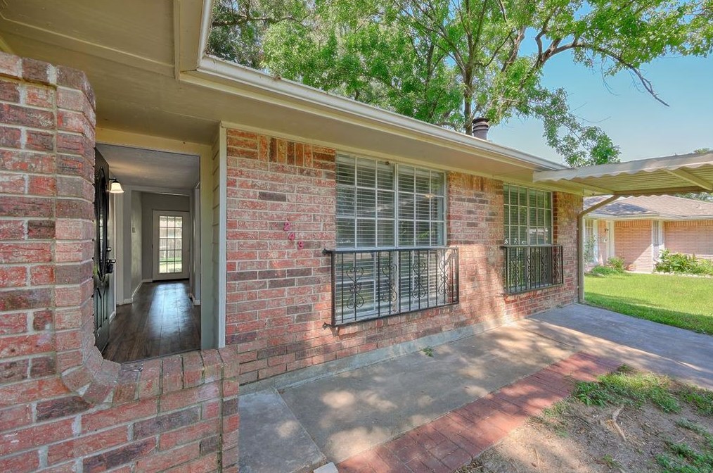 9243 Colendale Dr, Houston TX  77037-2223 exterior