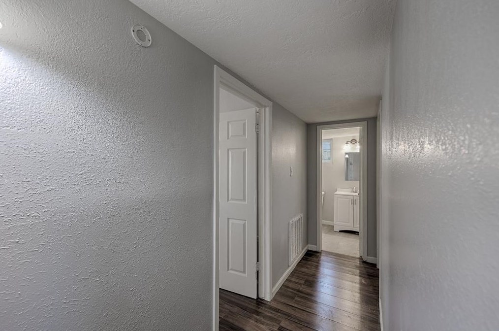 9243 Colendale Dr, Houston TX  77037-2221 exterior