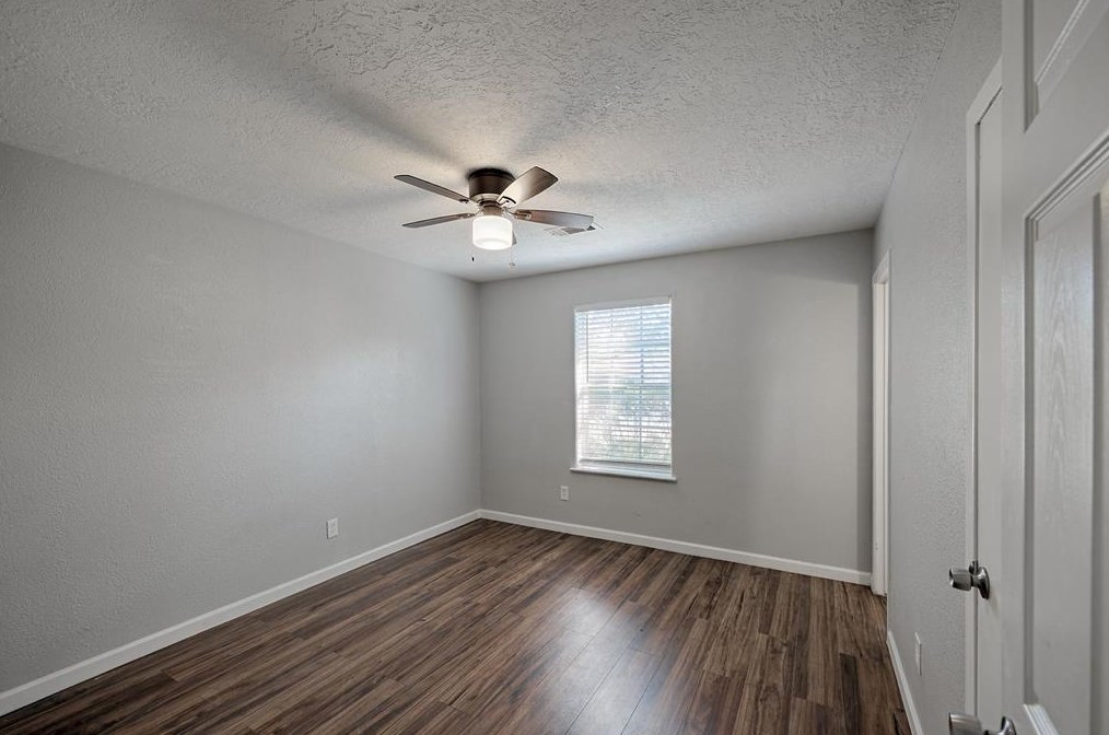 9243 Colendale Dr, Houston TX  77037-2221 exterior